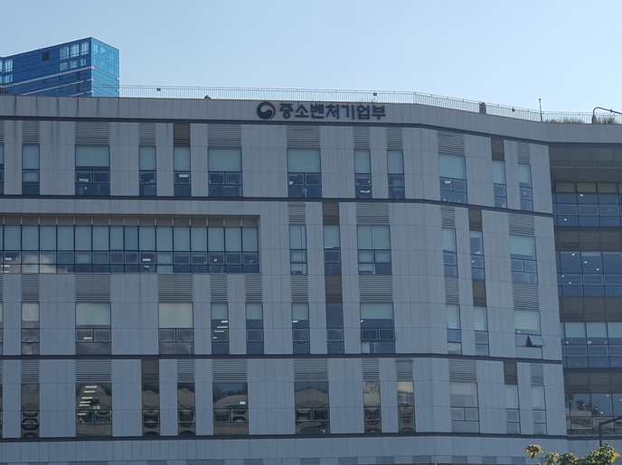 중기부, AI+제조 상생형 AI 스마트제조 현장방문 기사 이미지